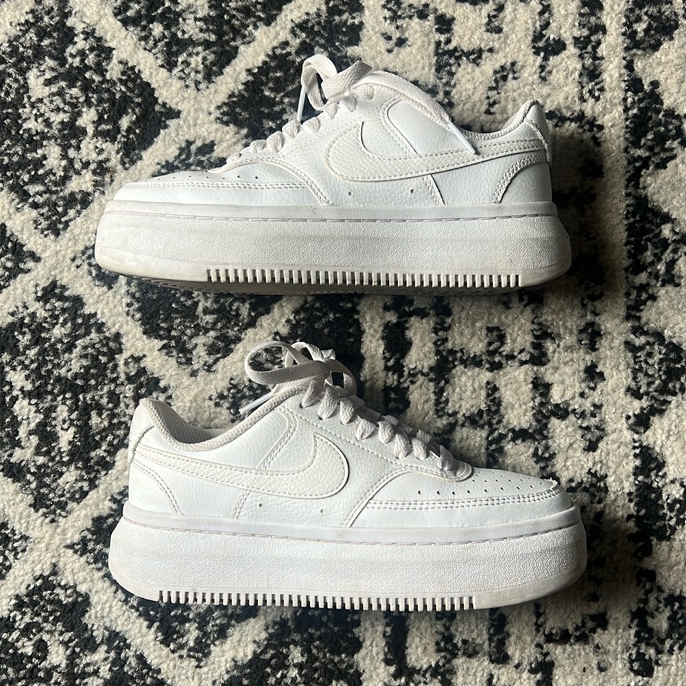 White Nike Kicks